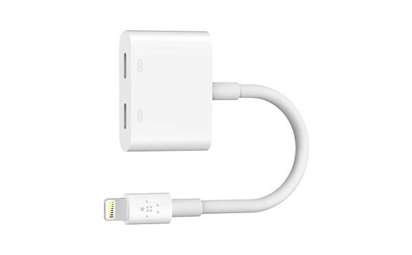 Как одновременно заряжать и слушать музыку на iPhone 7. Как одновременно заряжать и слушать музыку на iPhone 7. Фото.