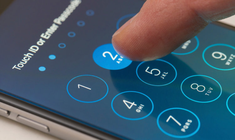 Ученый смог взломать пароль iPhone за 100 долларов. Фото.