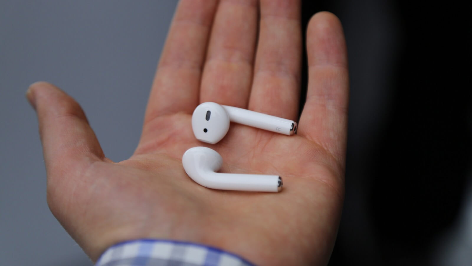 Apple решит проблему потерянных AirPods. Apple решит проблему потерянных AirPods. Фото.