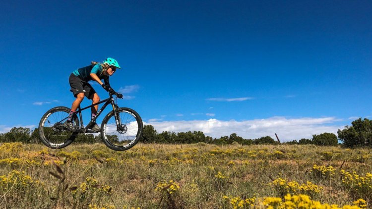 mountain_biker_catches_air_iphone_7