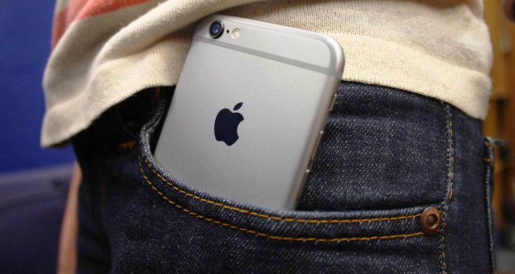 iPhone в кармане