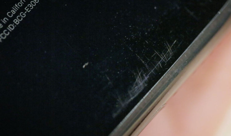 iPhone 7 против канцелярского ножа: кто кого?