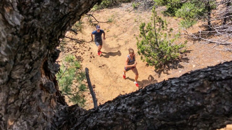 trail_running_pair_iphone_7