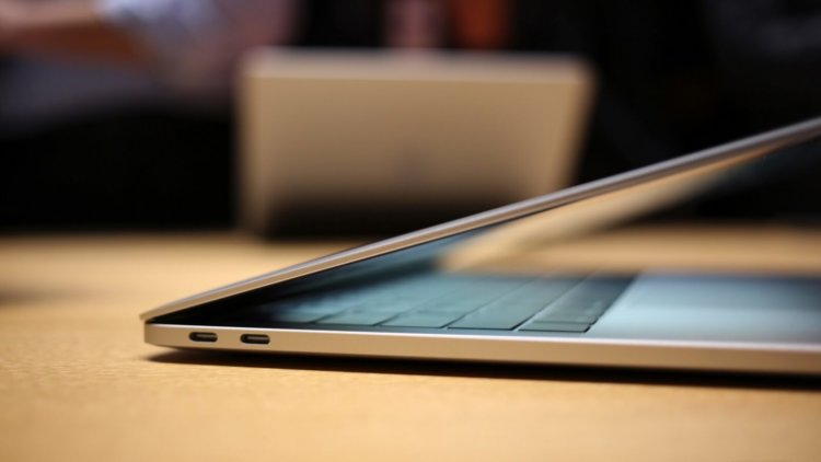 Заряжать iPhone от MacBook Pro стало сложнее. Заряжать iPhone от MacBook Pro стало сложнее. Фото.