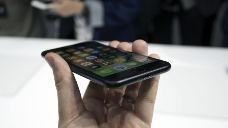 Почему сапфир в iPhone 7 так легко поцарапать? Фото.