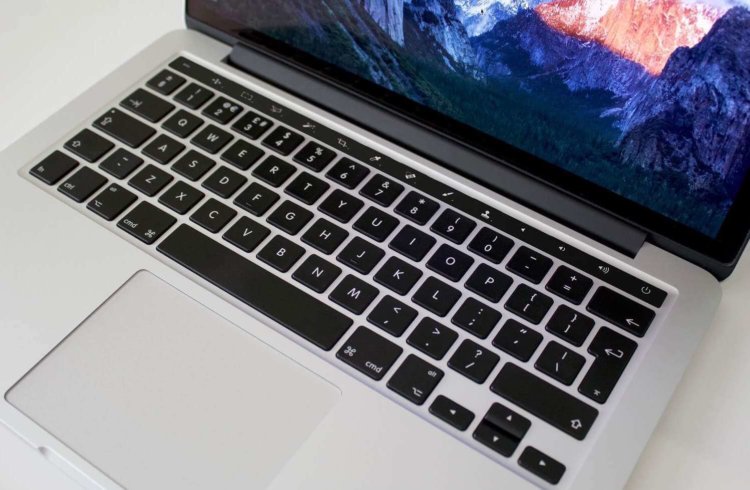 Как будет называться главная фишка нового MacBook Pro? Фото.