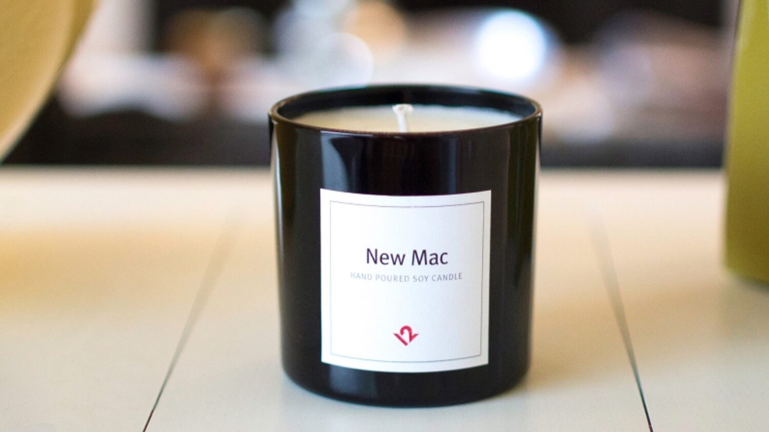 В продажу поступила свеча для любителей запаха новых Mac. В продажу поступила свеча для любителей запаха новых Mac. Фото.