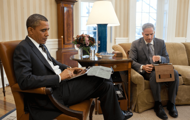 Что скрывает президентский iPhone. Что скрывает президентский iPhone. Фото.