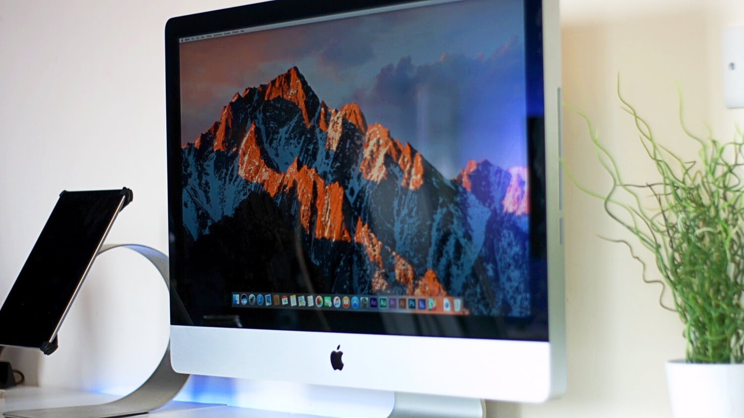 Новости Apple, 179 выпуск: Apple Pay в России, iOS 10 и новый MacBook Air. Новости Apple, 179 выпуск: Apple Pay в России, iOS 10 и новый MacBook Air. Фото.
