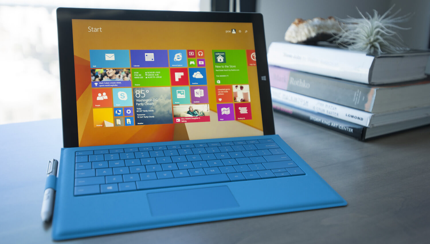 Microsoft Surface наступает iPad на пятки. Microsoft Surface наступает iPad на пятки. Фото.