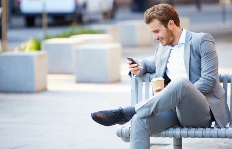 Как управлять задачами сотрудников, имея под рукой только смартфон. Фото.