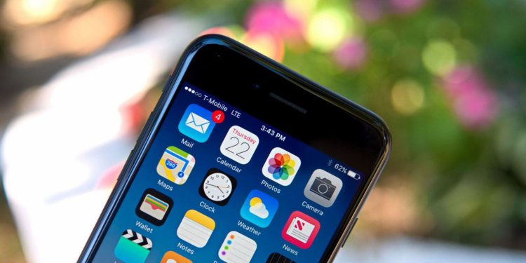 iPhone может ждать внеплановое снижение цены. Фото.