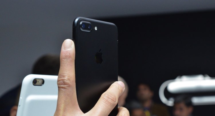 Отвечает ModMac: проблема с наушниками, вспышкой и отслоение стекла iPhone. Фото.