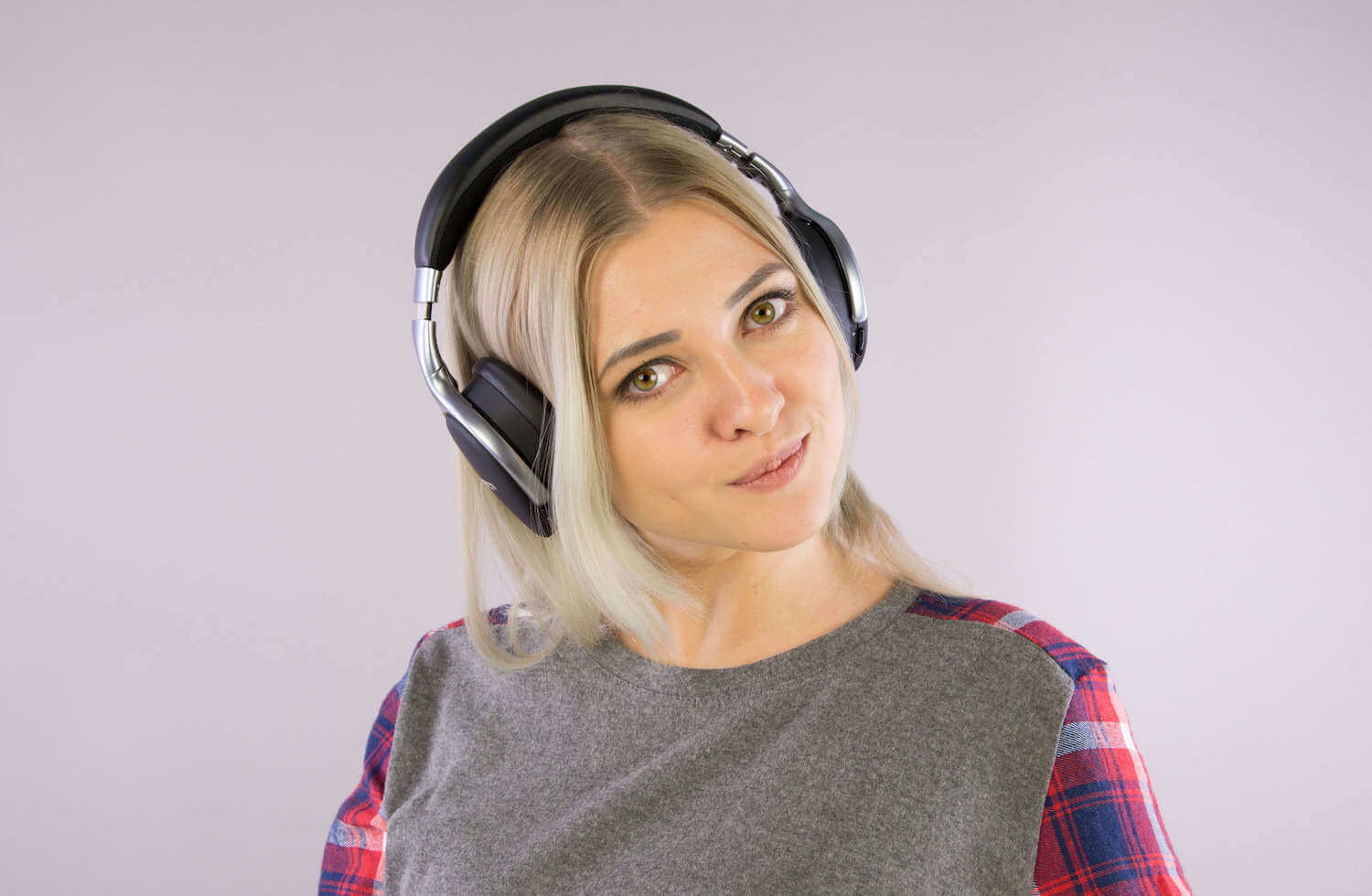 Denon AH-GC20 — меньше проводов, больше звука. Denon AH-GC20 — меньше проводов, больше звука. Фото.