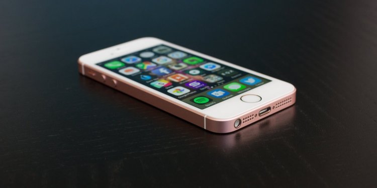 Получит ли iPhone SE обновленную версию? Фото.