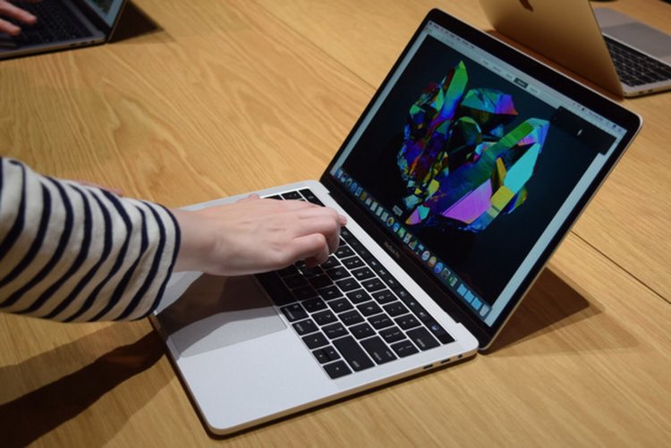 Новые MacBook Pro кишат «багами». Новые MacBook Pro кишат «багами». Фото.