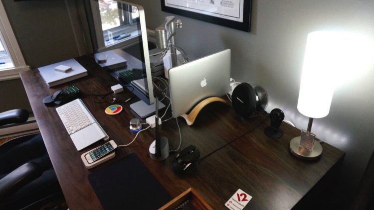 Что должно быть на рабочем столе владельца MacBook. Фото.