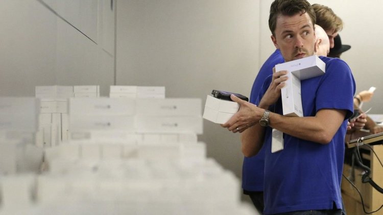 #Видео: Как ограбить Apple Store за 12 секунд. Дважды. Фото.