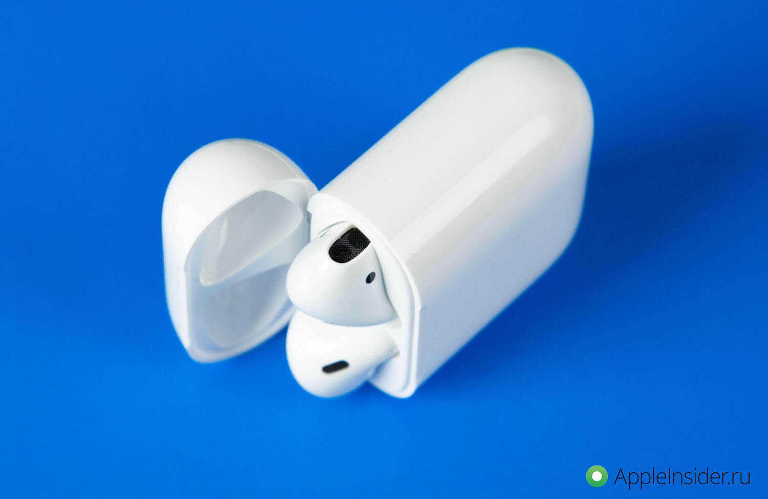 #Видео: Apple AirPods — обзор новых беспроводных наушников. Телефонные разговоры, Siri и управление. #Видео: Apple AirPods — обзор новых беспроводных наушников. Телефонные разговоры, Siri и управление. Фото.