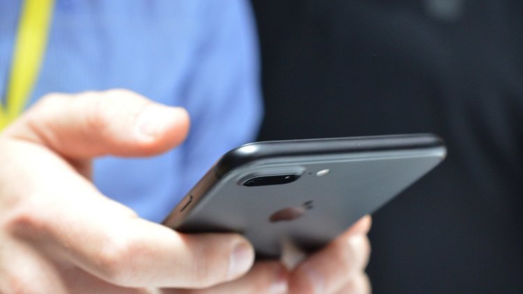 Apple заменит iPhone 7 Plus на новые из-за проблем с камерой. Фото.