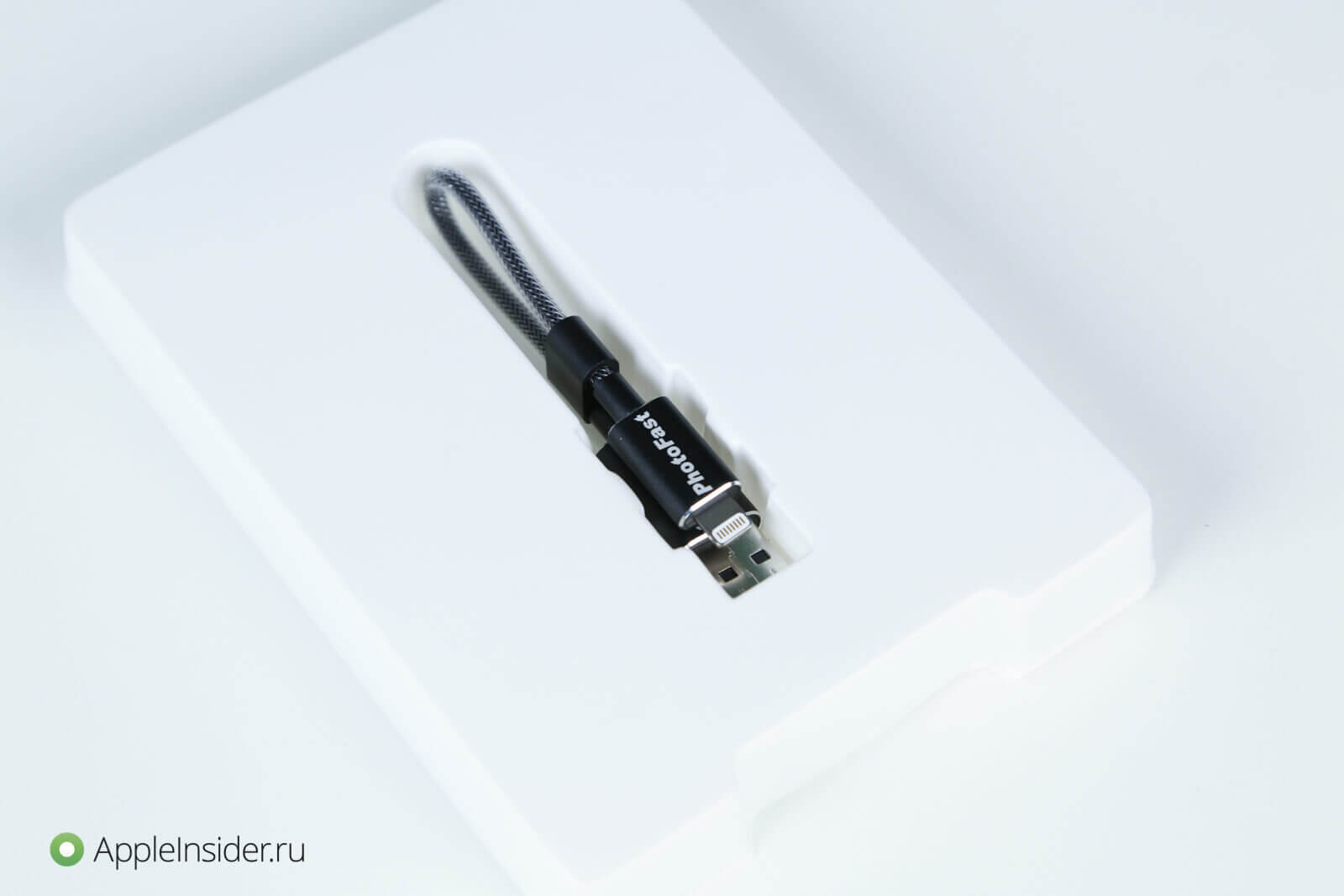 Уже не мечта: зарядный кабель и накопитель для iPhone в одном флаконе. Уже не мечта: зарядный кабель и накопитель для iPhone в одном флаконе. Фото.