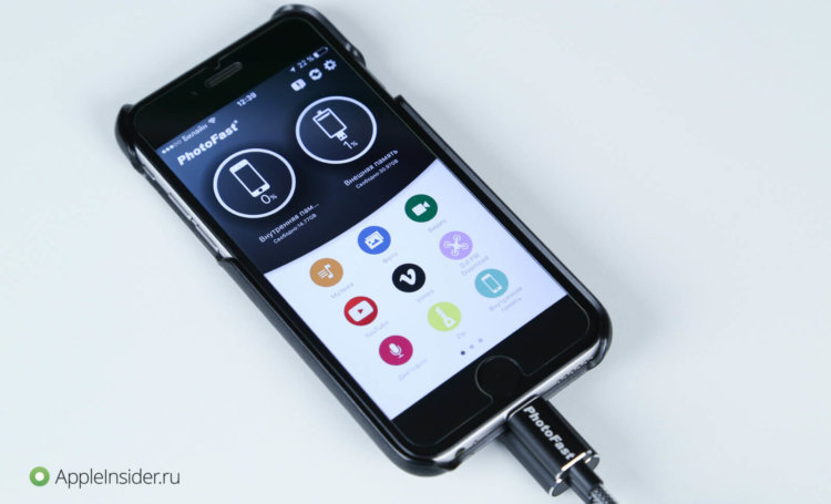 Уже не мечта: зарядный кабель и накопитель для iPhone в одном флаконе. Уже не мечта: зарядный кабель и накопитель для iPhone в одном флаконе. Фото.