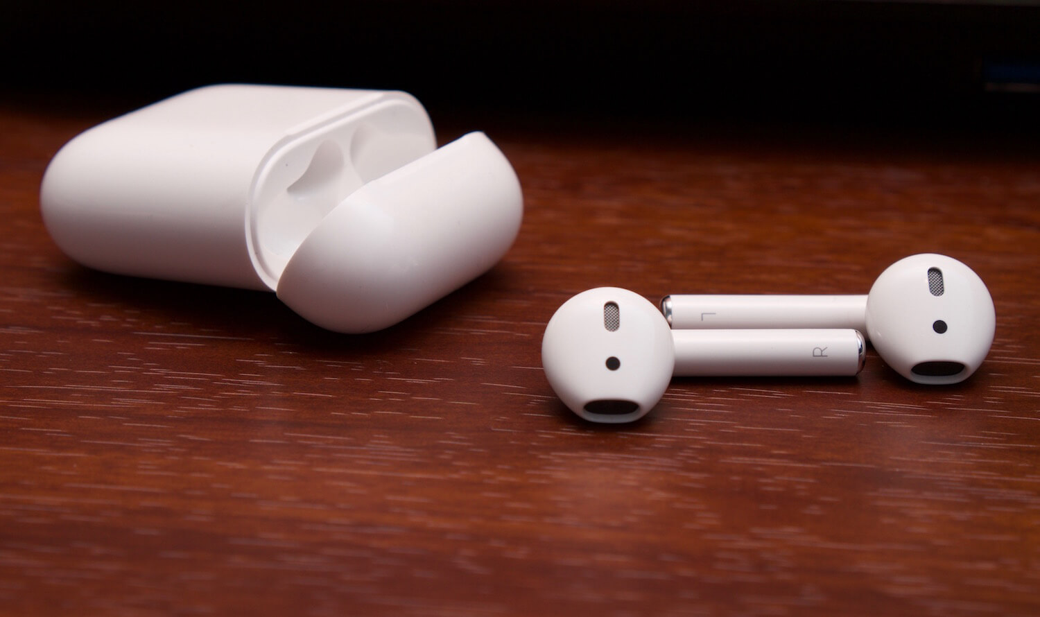 Хотите купить AirPods? Придется подождать. Хотите купить AirPods? Придется подождать. Фото.