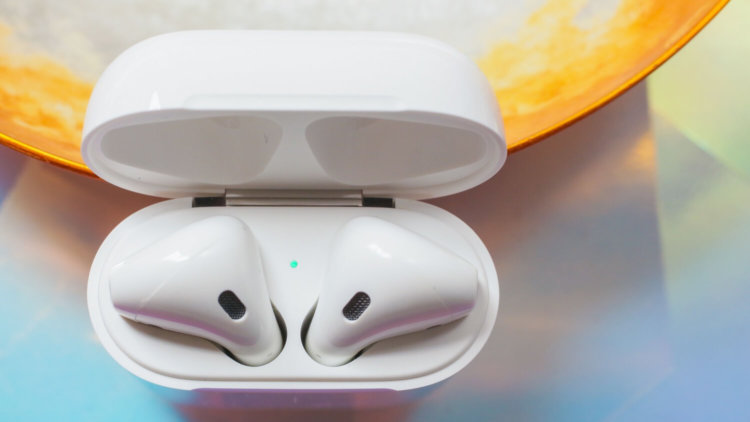 iFixit заглянули внутрь AirPods. iFixit заглянули внутрь AirPods. Фото.