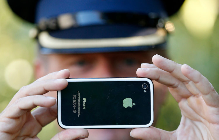 Как полицейские «взламывают» iPhone. Фото.