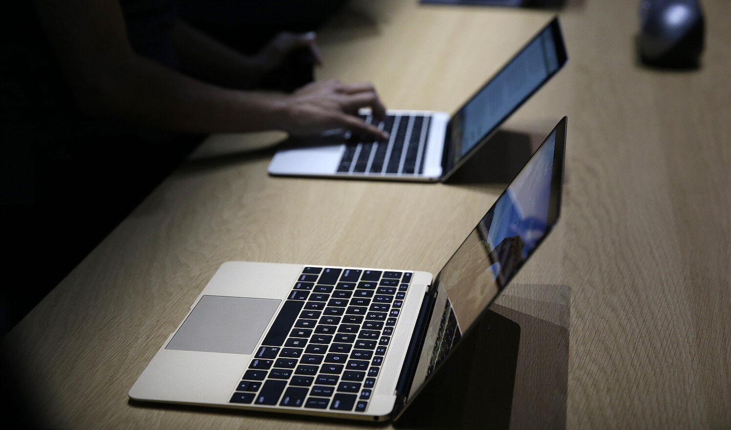 Хакер взломал пароль MacBook за 300 долларов. Хакер взломал пароль MacBook за 300 долларов. Фото.
