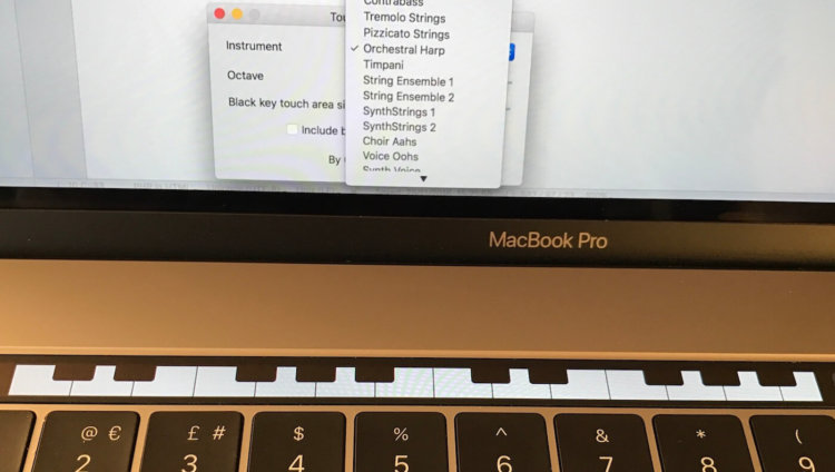 #Видео: Touch Bar нового MacBook Pro превратили в пианино. Фото.