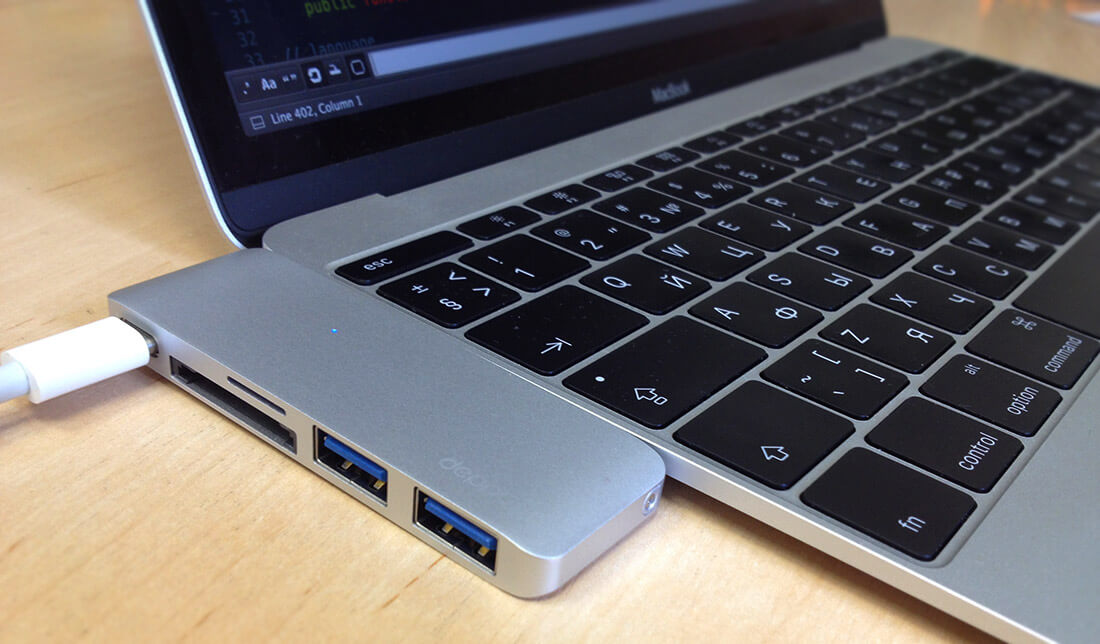 MacBook дешевеют в России перед мартовской презентацией. MacBook дешевеют в России перед мартовской презентацией. Фото.