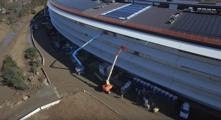 Сильный ураган повлиял на строительство кампуса Apple. Фото.