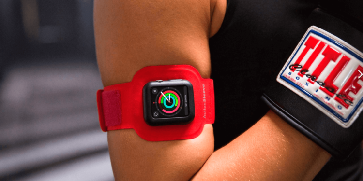 [CES 2017] ActionSleeve позволяет носить Apple Watch не на запястье. Фото.