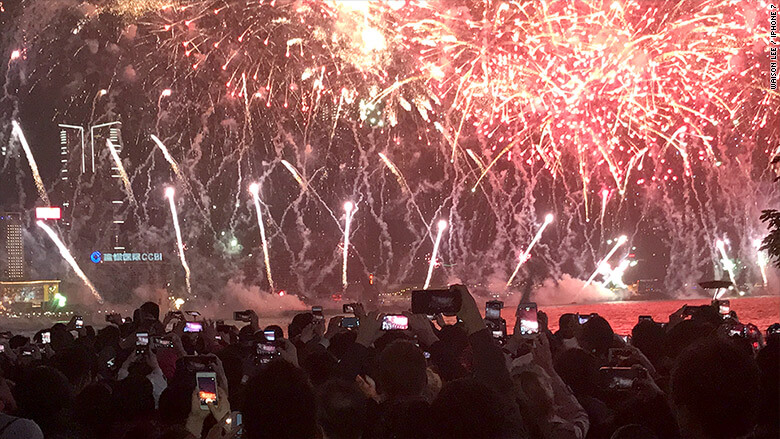 Новогодние фейерверки в снимках с iPhone 7. Новогодние фейерверки в снимках с iPhone 7. Фото.