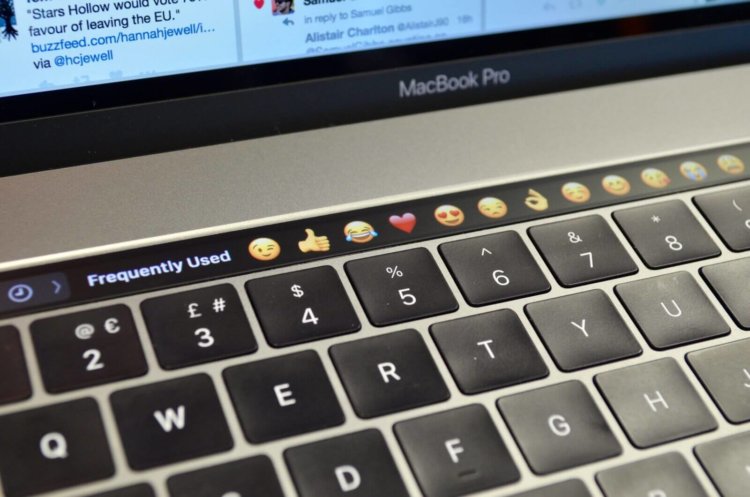 Новый MacBook Pro превратили в шпаргалку. Фото.