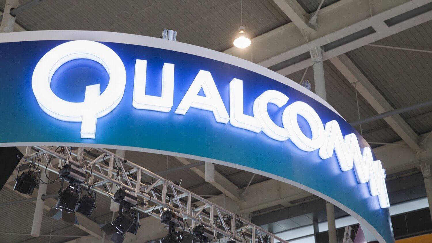 Qualcomm обвинили в принуждении Apple к использованию их чипов. Qualcomm обвинили в принуждении Apple к использованию их чипов. Фото.