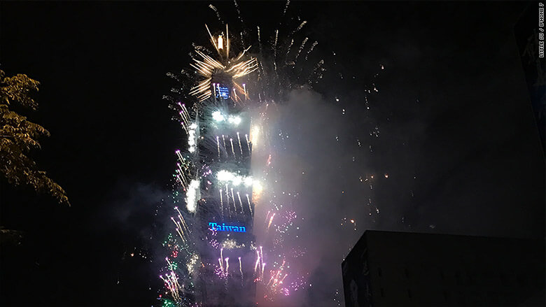 Новогодние фейерверки в снимках с iPhone 7. Новогодние фейерверки в снимках с iPhone 7. Фото.