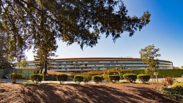 Как выглядит Apple Park за месяц до открытия. Фото.