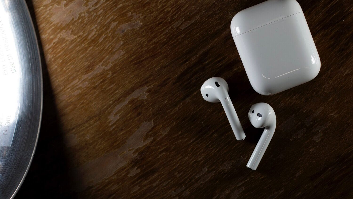 Вы можете заказать AirPods в 58 различных цветах. Вы можете заказать AirPods в 58 различных цветах. Фото.