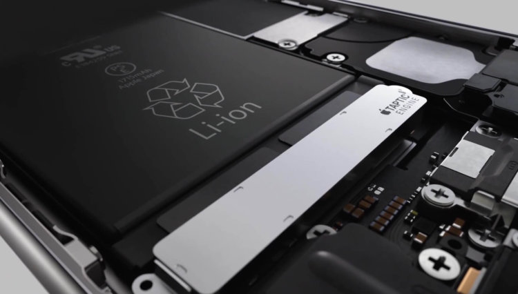 Apple вернет деньги за дорогую замену аккумулятора iPhone. Фото.