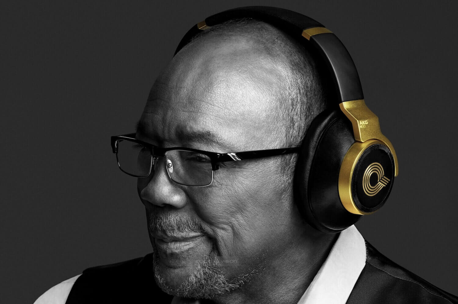 AKG N90Q — наушники, благословленные самим Куинси Джонсом. AKG N90Q — наушники, благословленные самим Куинси Джонсом. Фото.