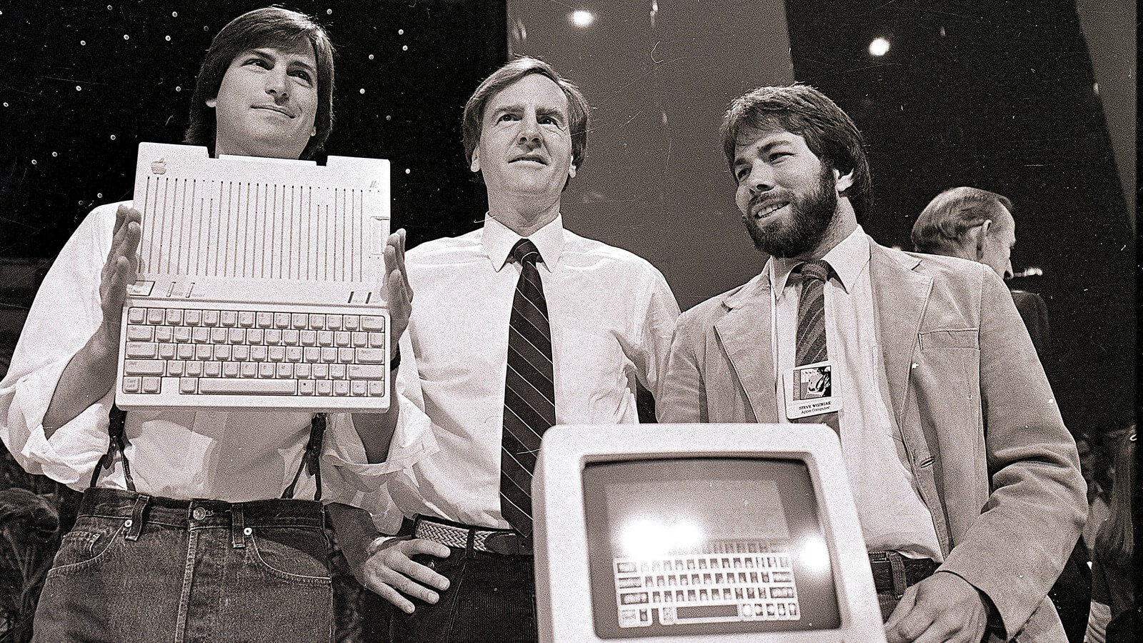Бывший CEO Apple назвал условия выхода американского iPhone. Бывший CEO Apple назвал условия выхода американского iPhone. Фото.