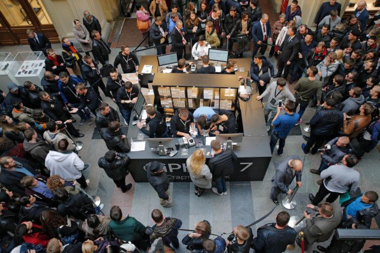 iPhone 7 подешевел в России. Фото.