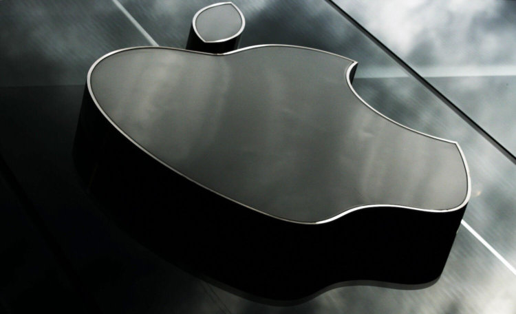 ФАС предварительно признала Apple виновной. Фото.