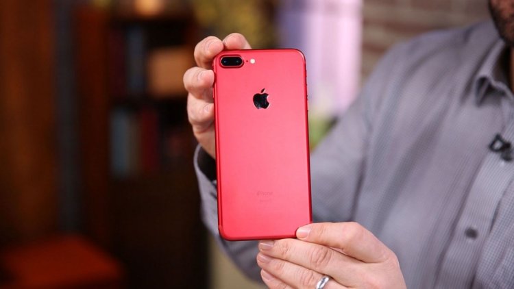 Названа дата появления красного iPhone 7 в российских магазинах. Фото.