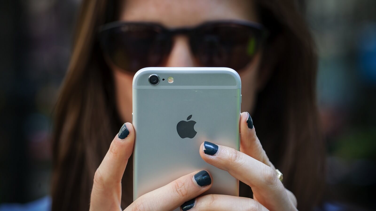 Wikileaks подверг сомнению безопасность iOS. Wikileaks подверг сомнению безопасность iOS. Фото.