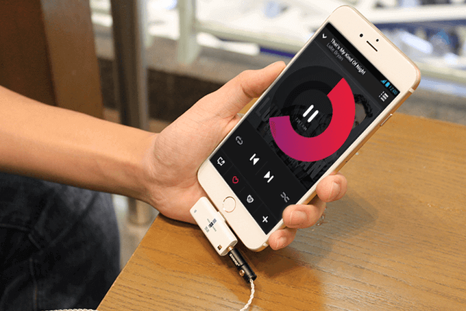 RES – лучший аксессуар для iPhone 7 с разъемом 3,5 мм и Qi-зарядкой. RES – лучший аксессуар для iPhone 7 с разъемом 3,5 мм и Qi-зарядкой. Фото.