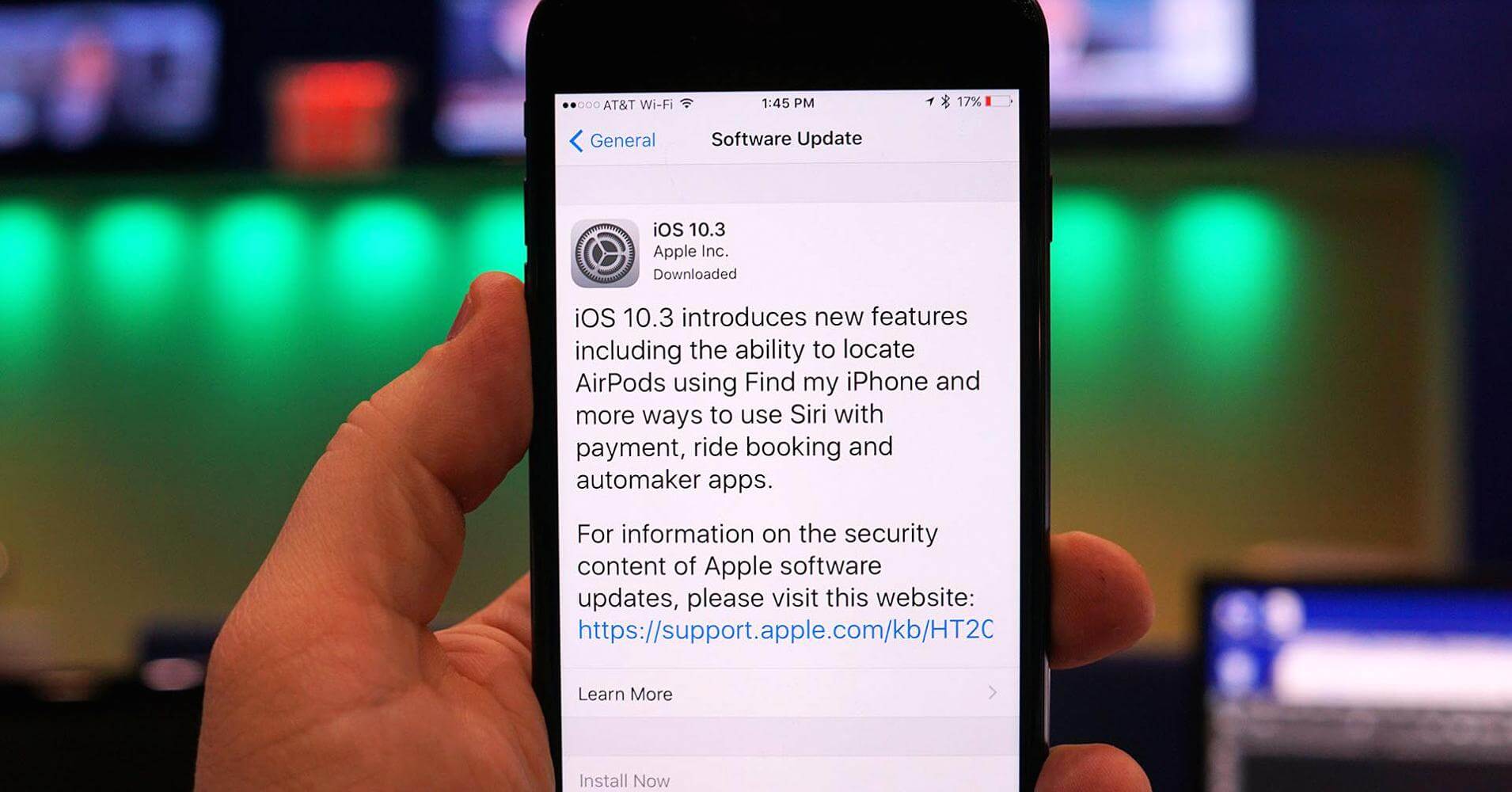 Перестанут выходить обновления айфон. IOS 10 версии. Контент Apple. Прошивка IOS 17 на андроид. AIRPODS software update.