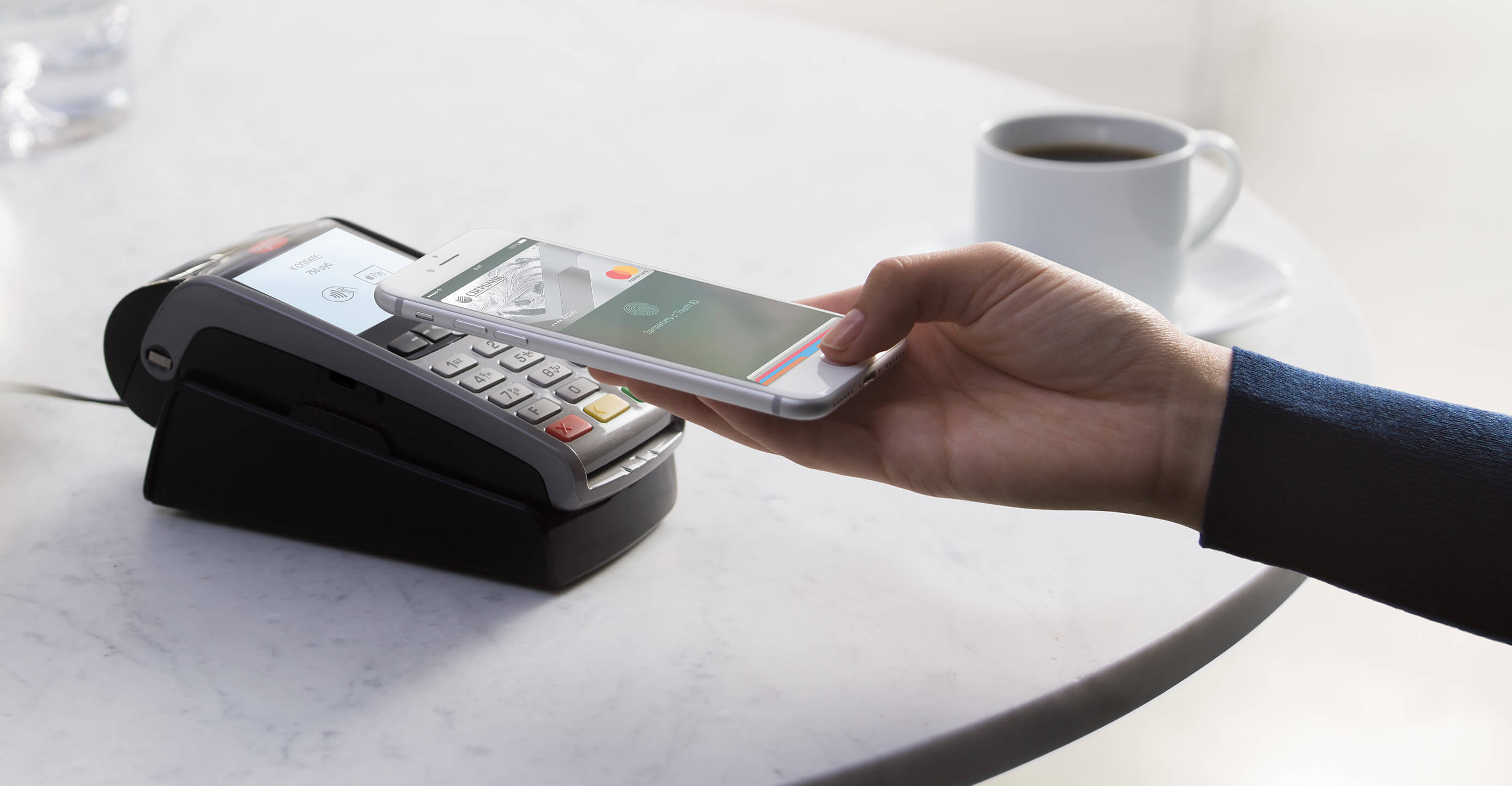 Apple Pay заработал еще в нескольких российских банках. Apple Pay заработал еще в нескольких российских банках. Фото.